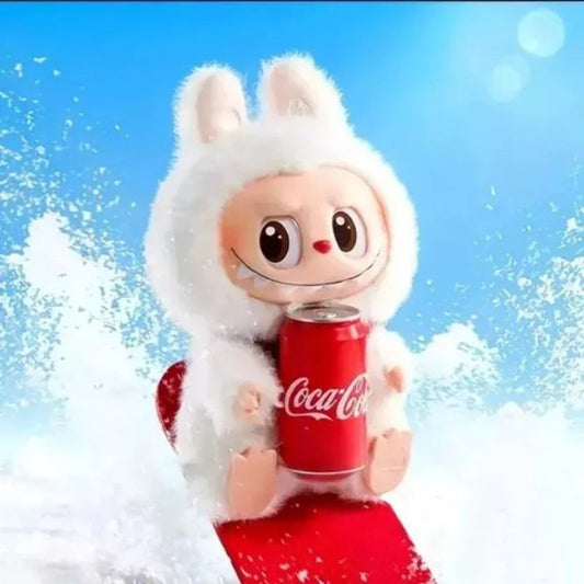 Labubu Coca-Cola Sentado 